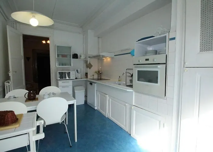 Apartment Grand T2 Ensoleille A Luchon, Face Aux Thermes, Pour 4 Pers., Proche Telecabine - Fr-1-313-165 *